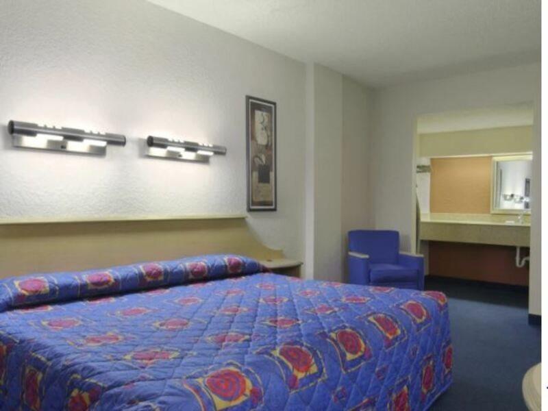 Econo Lodge Palm Harbor - Clearwater Экстерьер фото