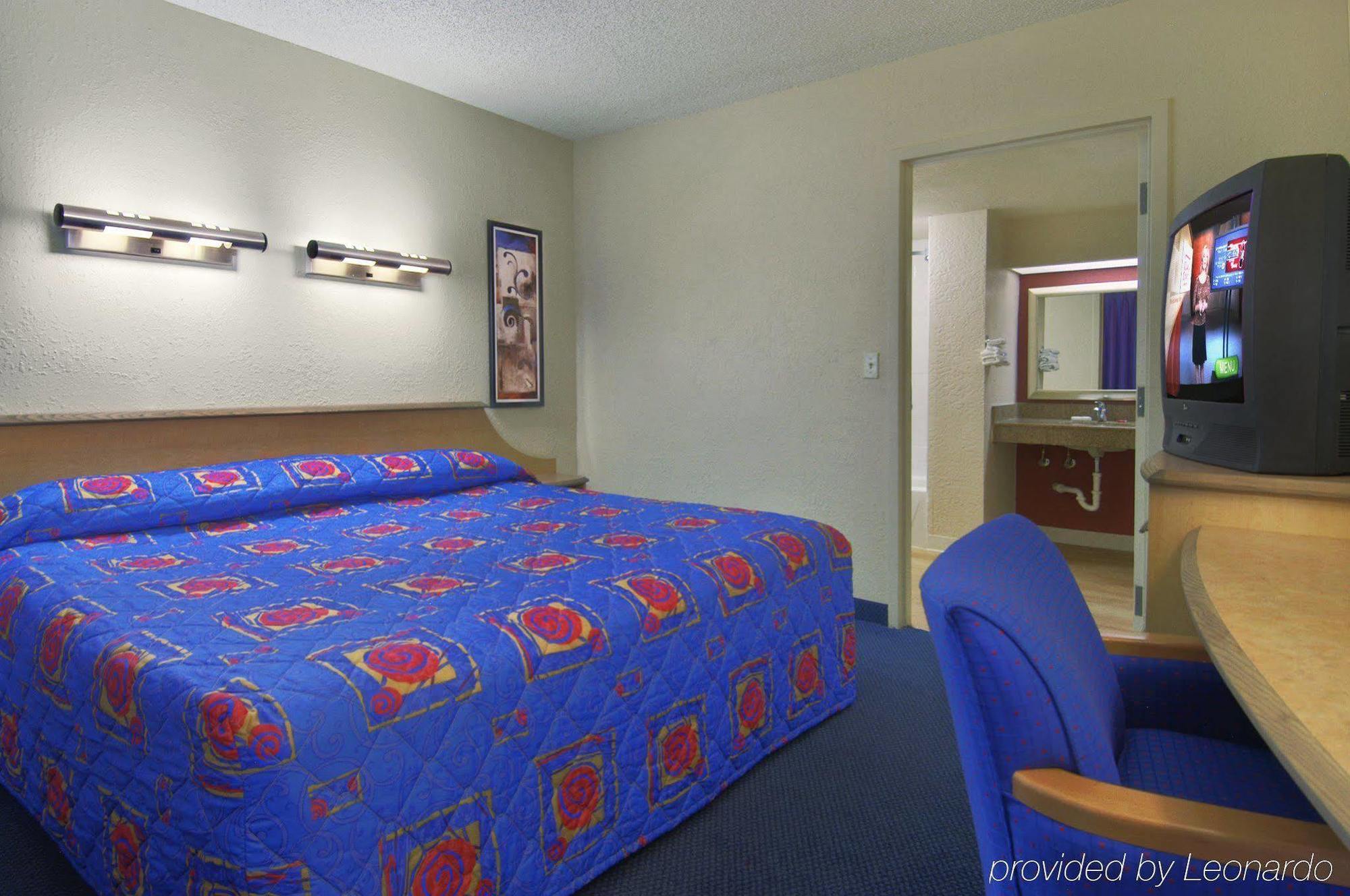 Econo Lodge Palm Harbor - Clearwater Экстерьер фото