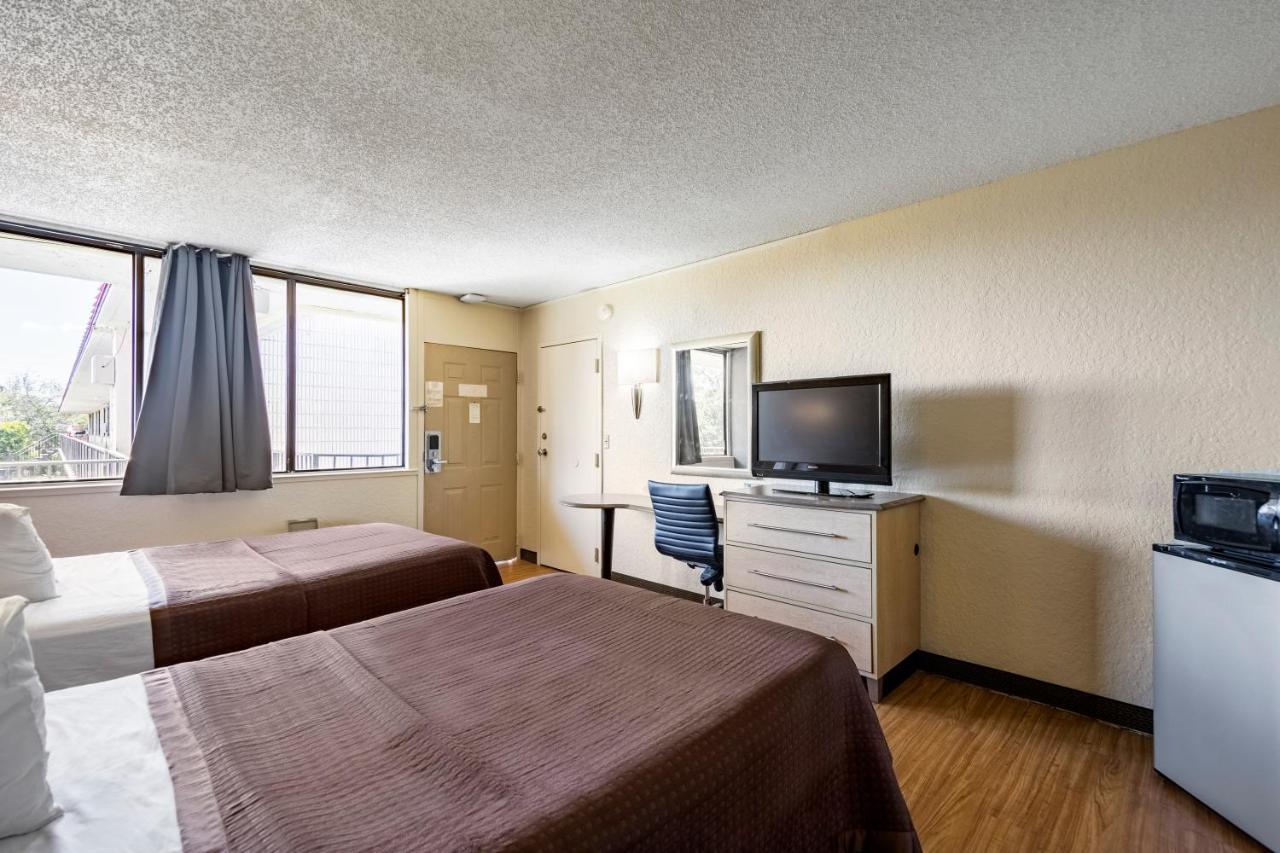 Econo Lodge Palm Harbor - Clearwater Экстерьер фото