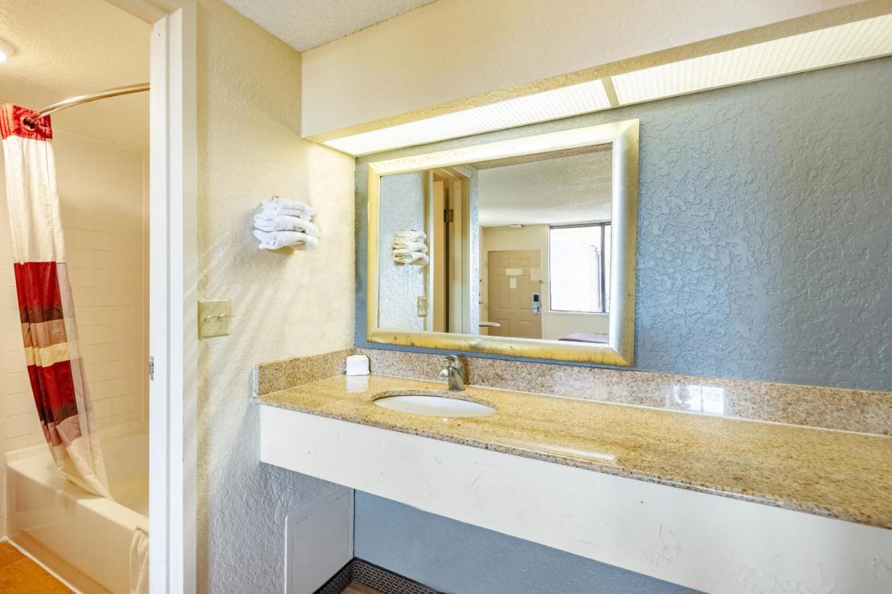 Econo Lodge Palm Harbor - Clearwater Экстерьер фото